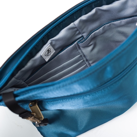 Travelon Quilted Teal Blue Medium Size Wristlet With Anti Theft RFID Blocking - Picture 9 of 14